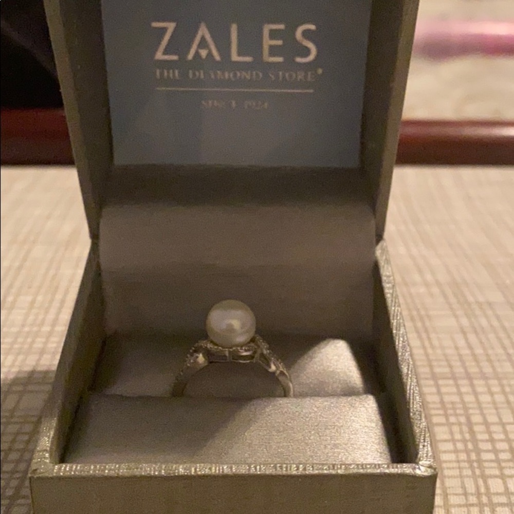 Ring - Picture 3 of 3